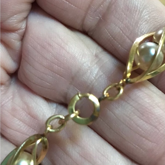 Vintage Faux Gray Pearl Gold Tone Bracelet Drop Screw Back Earrings Set - Picture 10 of 10